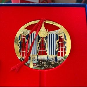 White House Christmas ornament 1990